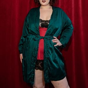 Vintage Victoria's Secret emerald green 100% silk short robe - M